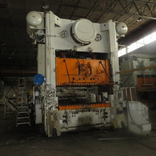 600 TON DANLY S2-600-108-60 PROGRESSIVE STAMPING PRESS