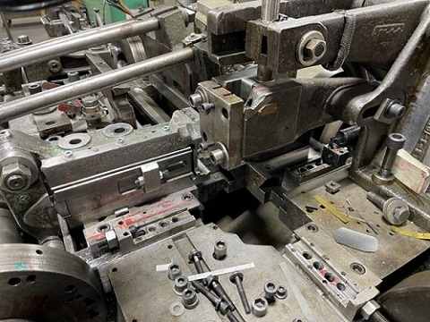 NILSON 3/16 MODEL 3F 4-SLIDE MACHINE