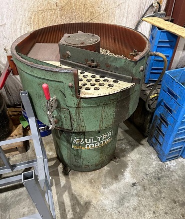 ULTRAMATIC SVB 3.5 VIBRATORY TUMBLER