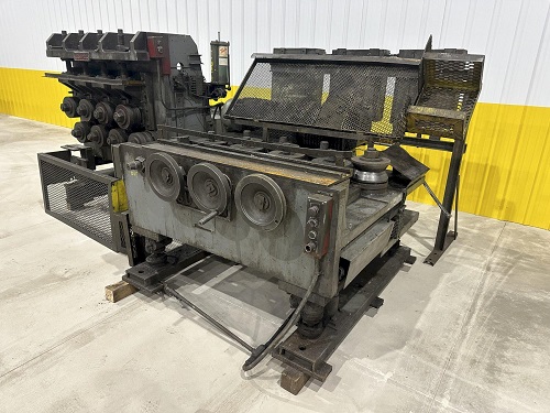 8 STAND SUTTON 2-PLANE FLAT & SHAPE STRAIGHTENER W/ INFEED & OUTFEED TABLES