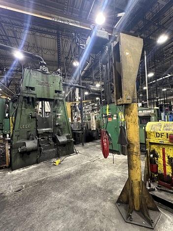 1000 LB (1/2 TON) P&H SPECTRUM FREE STANDING JIB CRANE & P&H POWERED HOIST