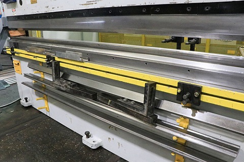 12' X 220 TON DURMA MODEL# 37200 CNC HYDRAULIC PRESS BRAKE