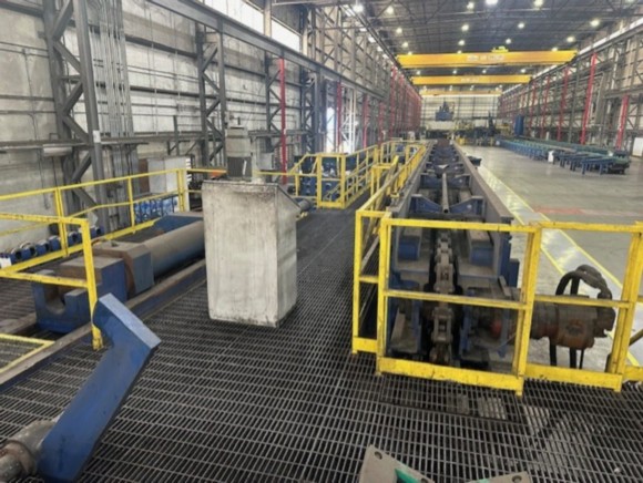 200,000 LBS. MCKAY PLUG DRAW BENCH