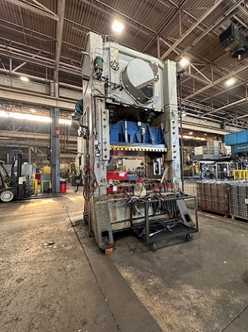 300 TON CLEARING STAMPING PRESS