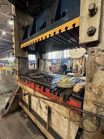 300 TON CLEARING STAMPING PRESS