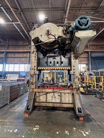 300 TON CLEARING STAMPING PRESS