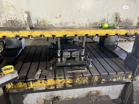 BLOW 250 TON STRAIGHT SIDE TWIN END BACKSHAFT DRIVEN MECHANICAL PRESS