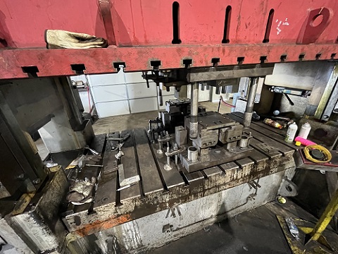 BLOW 250 TON STRAIGHT SIDE TWIN END BACKSHAFT DRIVEN MECHANICAL PRESS
