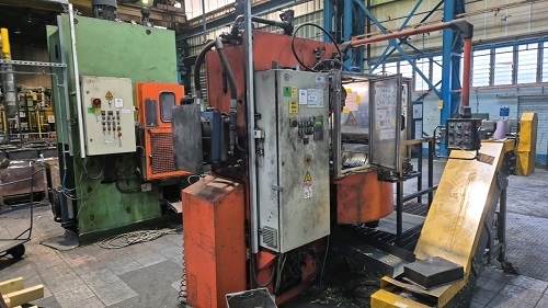 30 TON HYDROMEC TURBO-300-S TRIM PRESS