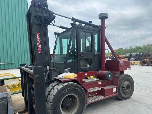 30,000 LB TAYLOR TX 300S SERIES BIG RED FORKLIFT