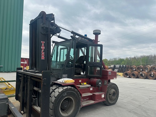 30,000 LB TAYLOR TX 300S SERIES BIG RED FORKLIFT