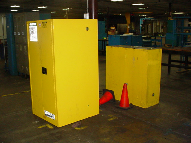 JUSTRITE Flamable Liquid Storage Cabinet, 30 gal. 44 x 43 x 18