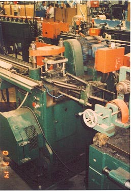 18 Ton TISHKEN, 2-Post, 3 Str, 4-1/2 to 5-1/2 SH, 4-Way Base, 3 HP