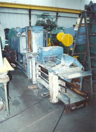 44 x 22 x 17 Bale AMERICAN Hyd Baler, 35 Ton Baling Force, 4,000 Lbs/Hour