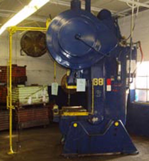 125 Ton FEDERAL OBI Press, 8 Str, 18.5 Shut Height, 40 x 28 Bed, 45 SPM