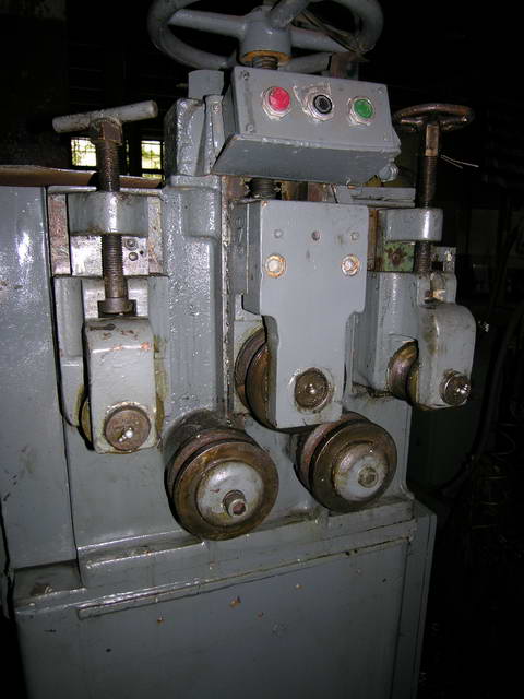 1-1/4 VAUGHN Wire Straightener, 3-Roll Plus 2 Outside Rolls