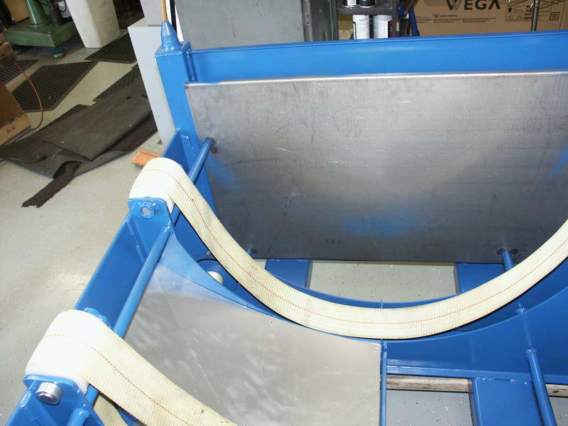 Self Unloading Hopper, 4,000 Parts Of 10mm Dia Cap, 4,500 Max Wt Cap, 2007