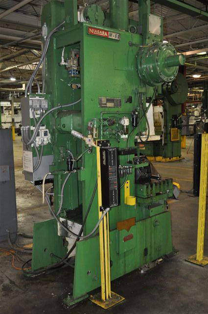 60 Ton NIAGARA OBI Press, 6 Str, 19 SH, 3.50 Adj, 32 x 21 Bed, 100 SPM