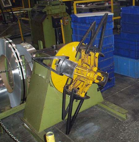 2,500 Lb AIDA Uncoiler, 16 to 20 ID, 48 OD, 12 Width, 4-Leaf, (6) Keepers