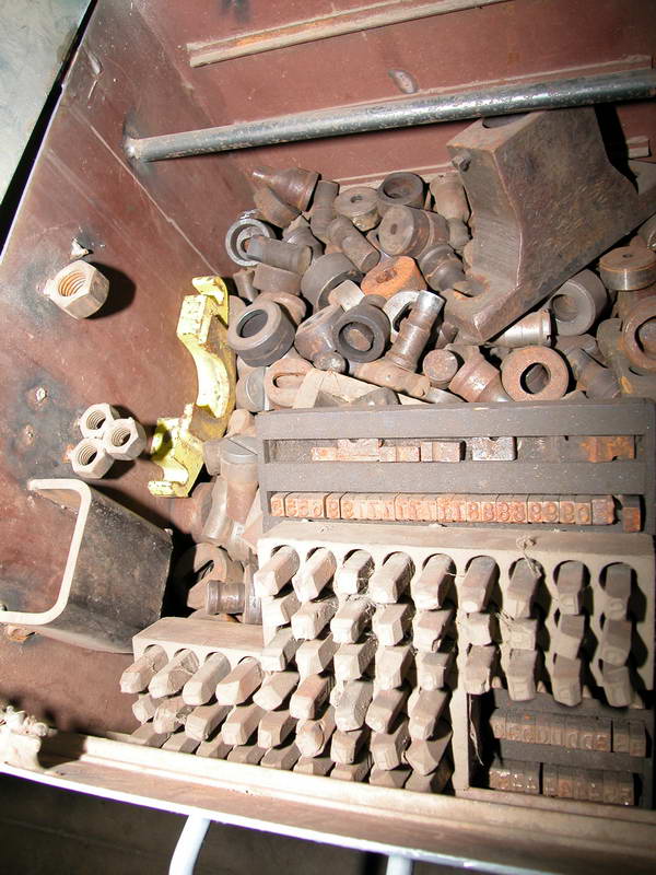 120 Ton PIRAHNA Punch, 1-1/2 Hole @ 1 to 5 Hole @ 1/4 , 21.5 Throat, 10 HP