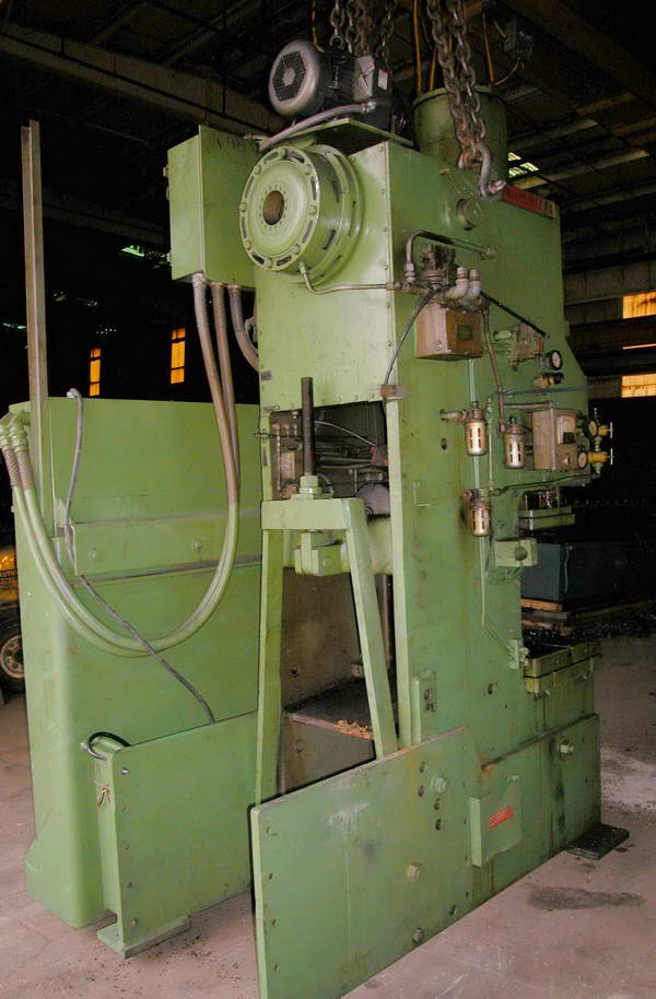 60 Ton NIAGARA OBI Press, 6 Str, 18 SH, 3 Adj, 32 x 21 Bed, 90 SPM