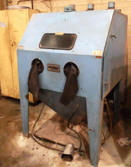 SAND BLASTER, DEE-BLAST, 42.5 x 43 x 34 Inside Cabinet, 36 Tbl, 800 Lb Load