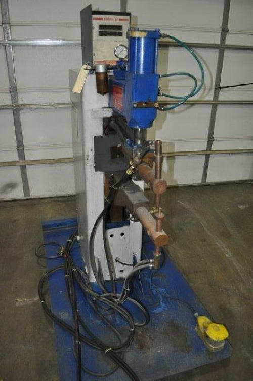 100 KVA BRITISH FEDERAL Spot Welder, 24 Throat, Robotron 30 Controller, 550 V