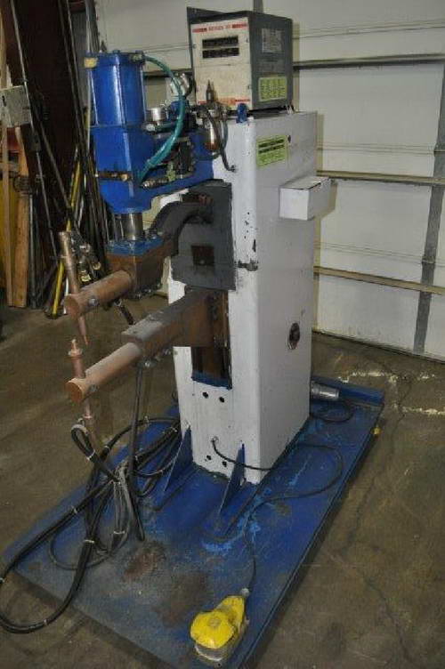 100 KVA BRITISH FEDERAL Spot Welder, 24 Throat, Robotron 30 Controller, 550 V