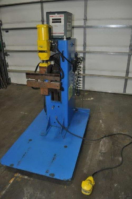100 KVA BRITISH FEDERAL Spot Welder, 16 Throat, Robotron 30 Controller, 550 V