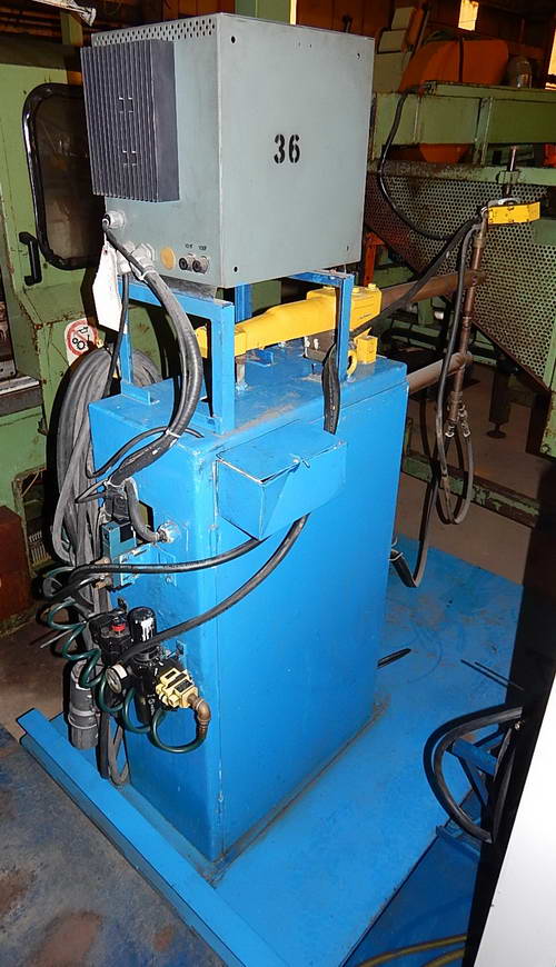 10 KVA WELD-O-MATIC Spot Welder, 20 Throat, Robotron 30 Controller, 550 Volt