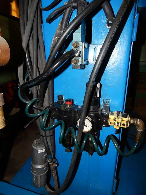 10 KVA WELD-O-MATIC Spot Welder, 20 Throat, Robotron 30 Controller, 550 Volt