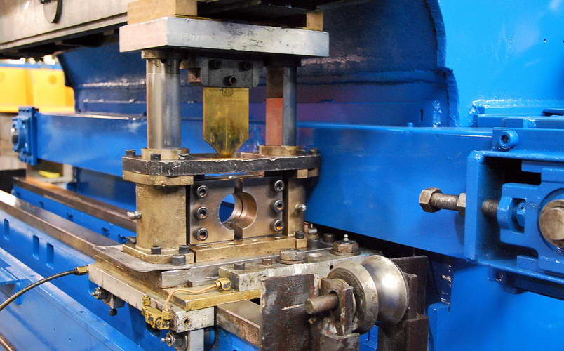 2-1/8 ALPHA Cut-Off, .085 Wall, 12 x 12 Die Area, Belt Accelerator