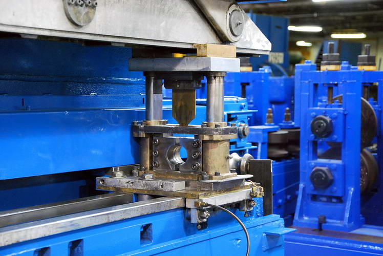 2-1/8 ALPHA Cut-Off, .085 Wall, 12 x 12 Die Area, Belt Accelerator