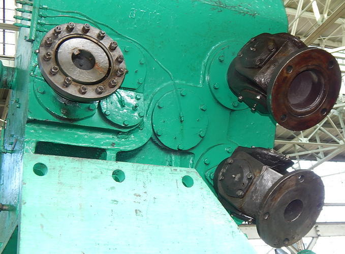 6 SUTTON 5-Roll Straightener, Entry / Exit Tables