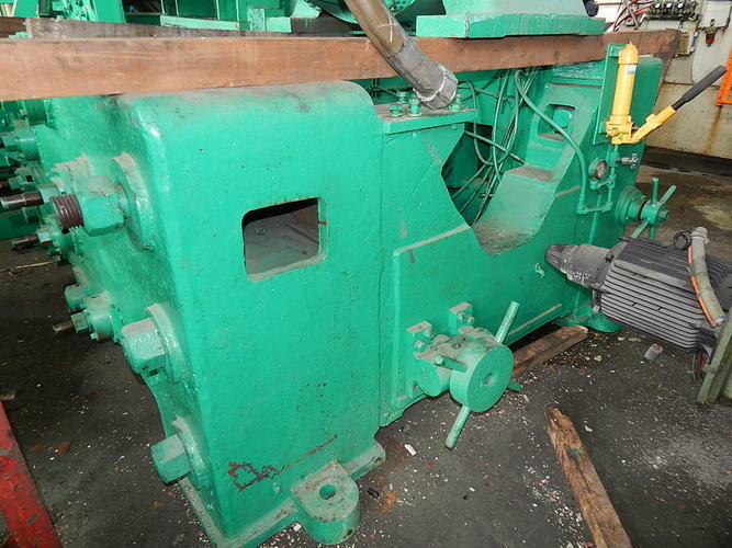 6 SUTTON 5-Roll Straightener, Entry / Exit Tables