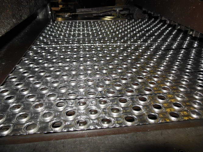 FIN DIE, BURR OAK, .375 x 1 x .625 Pattern, 8 to 20 Fins/Inch, 30 Row Ribbon Die