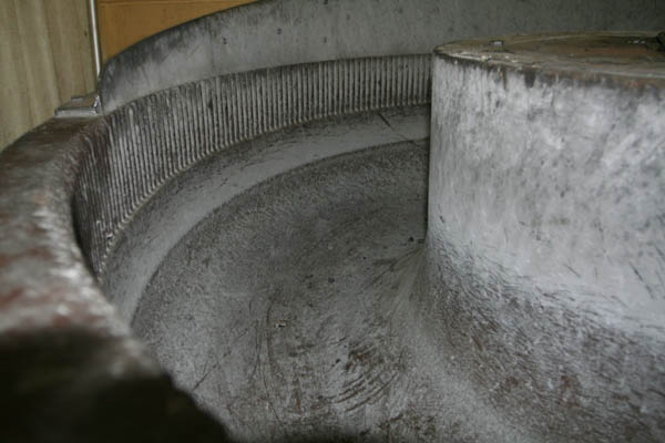 25 CuFt HUDSON Vibratory Finisher, 80 OD, Urethane Lined, 10 HP