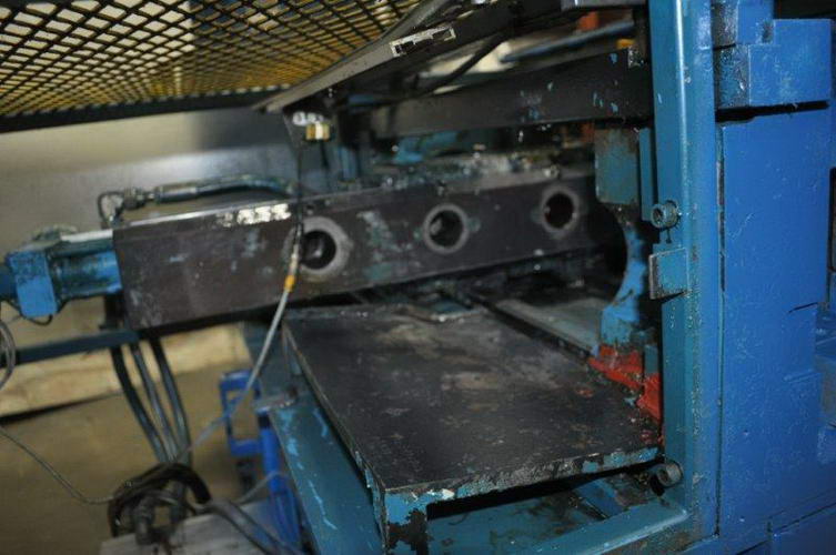 2-3/4 MCKEE FM-70 MHRF Triple Hit Tube End Former, 8 Ram Stroke