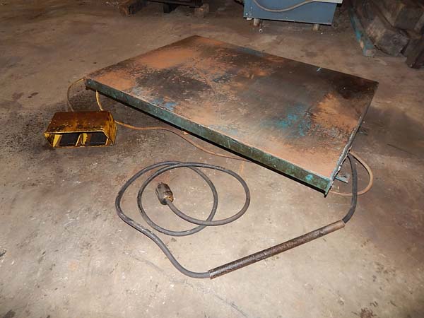 3' x 4' ADVANCE LIFTS LIFT TABLE