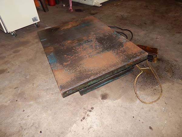 3' x 4' ADVANCE LIFTS LIFT TABLE