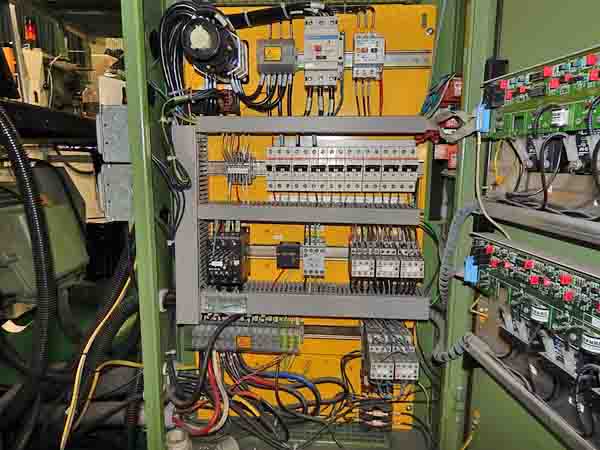 112 Ton ARBURG 2-Shot Injection Molding Machine, 22.4 Platen, 6.8 Ejector Str