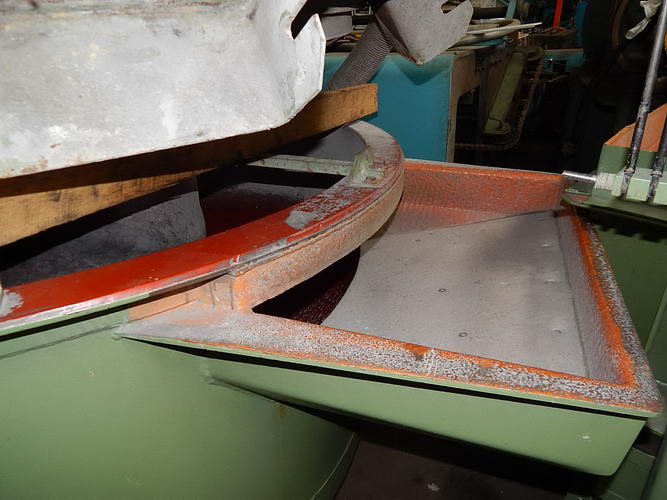 SPALECK Vibratory Bowl, 70 ID x 34 ID x 34 Deep, 32 W Side Ramp Load