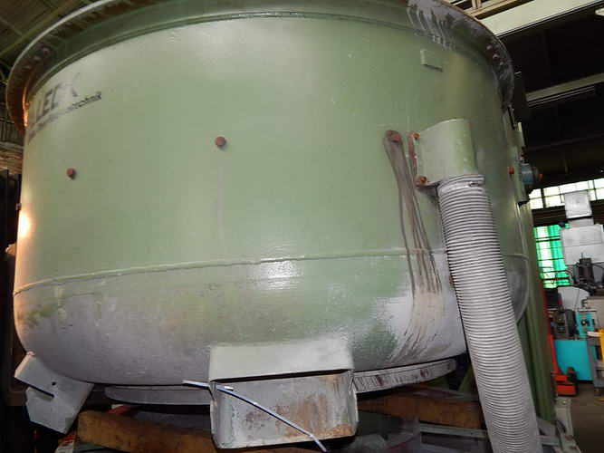 SPALECK Vibratory Bowl, 70 ID x 34 ID x 34 Deep, 32 W Side Ramp Load