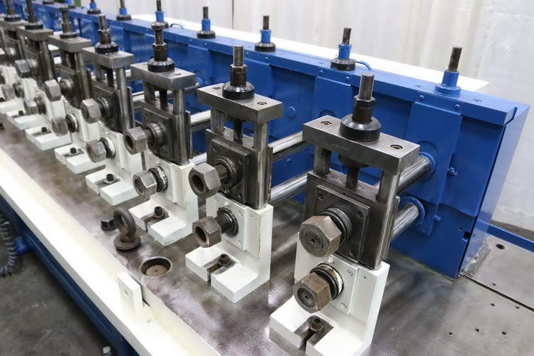 12-Stand CONTOUR Rafted Roll Former, 2 Spdl, 12 RS, 5 - 7 Vert, 20 HP