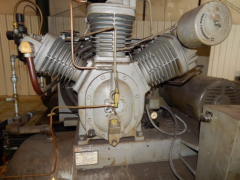 85 CFM @ 175 PSI INGERSOLL RAND Air Compressor, 2-Stage, 120 Gallon Tank, 25 HP