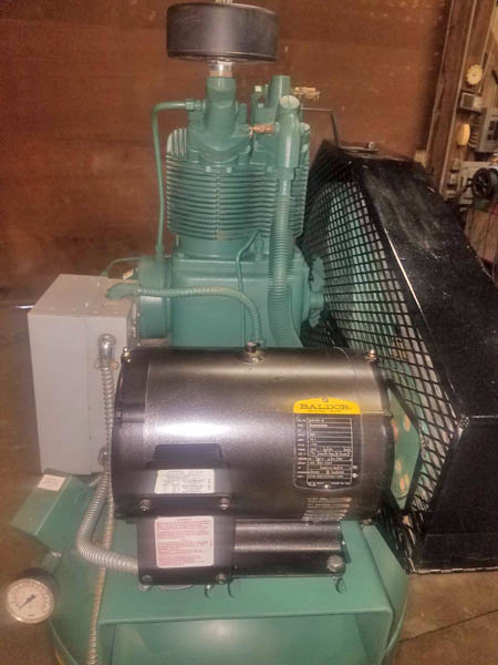 5 HP CHAMPION MODEL VR5-8 VERTICAL TANK MOUNTED PISTON TYPE AIR COMPRESSOR