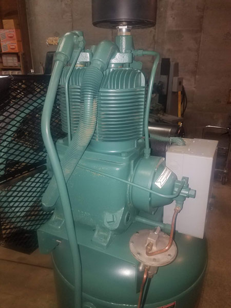 5 HP CHAMPION MODEL VR5-8 VERTICAL TANK MOUNTED PISTON TYPE AIR COMPRESSOR