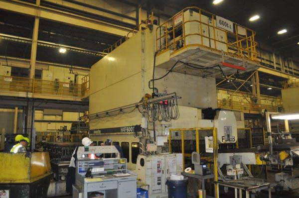 660 Ton KOMATSU SSDC Servo Press, 11.81 Str, 45.26 SH, 196.8 x 62.98 Bed