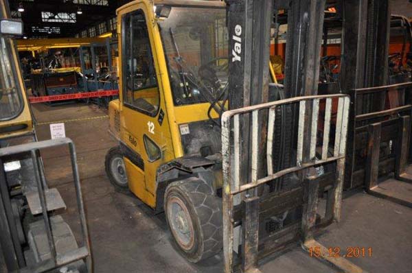 7,250 Lb YALE Forklift, LP Gas, 186 Lift, Side Shift, Triple Mast, Solid Tires