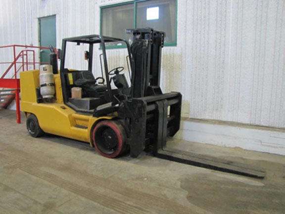 30,000 Lb ELWELL PARKER Fork Truck, LP Gas, 86.5 Lift, 72 Forks, 125 HP